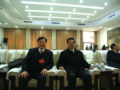 王董與最高人民法院院長、原湖南省省長周強(qiáng)在一起